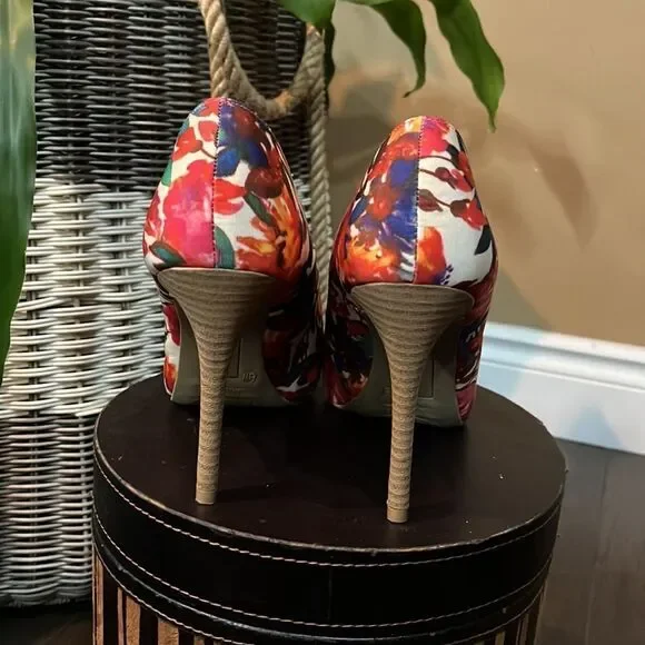 Summer sandals / Size 8W - Picture 3 of 8